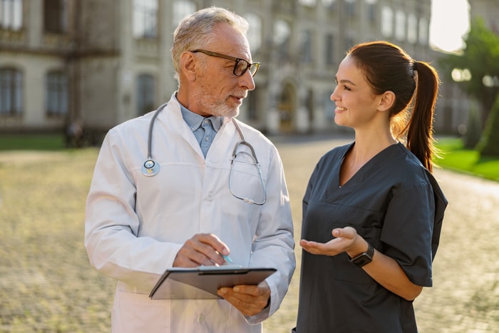 geriatria e gerontologia diferenca profissionais