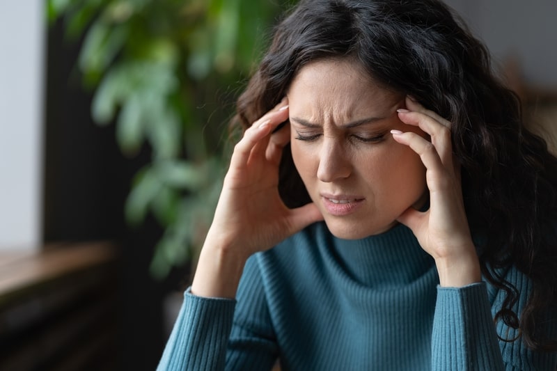 transtorno de ansiedade generalizada mulher com dor de cabeca 