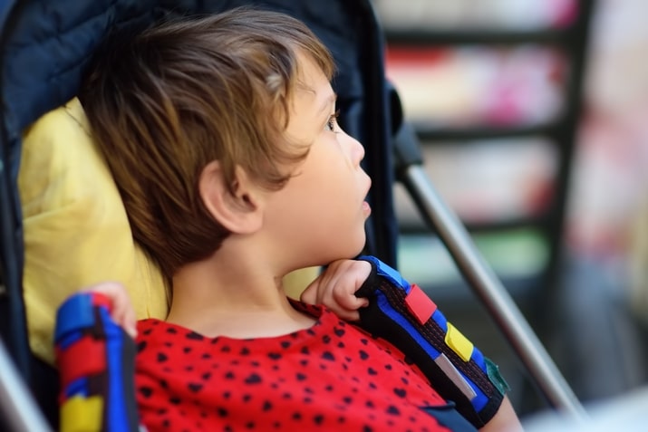 tratamento para paralisia cerebral menino