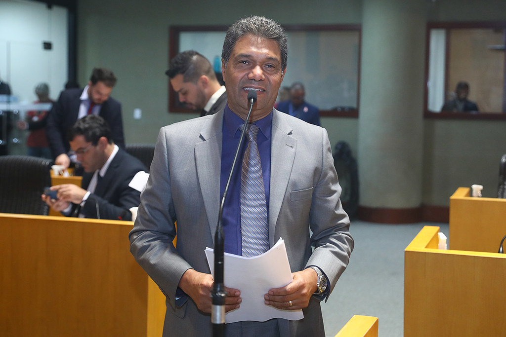 Deputado Bispo Alves apresentou o PL sobre Cannabis no SUS na Assembleia Legislativa do Espírito Santo