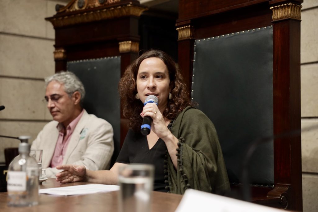 Defensora pública Marina Magalhães Lopes ao lado do médico Eduardo Faveret