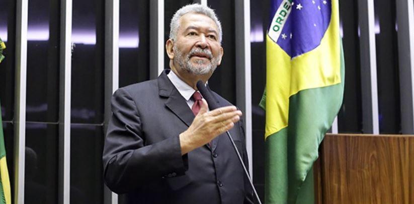Dep. federal Paulão (PL/AL) defende o cultivo da Cannabis no Brasil para a produção de remédio.