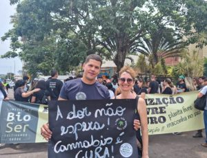 Protesto de pacientes pelo uso de CBD e outros canabinoides em frente ao CFM, em Brasília