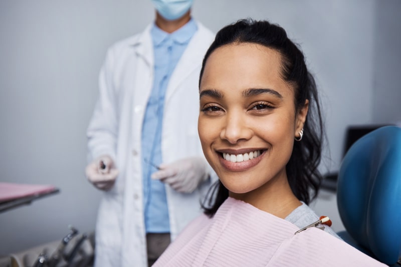 odontogenese paciente sorrindo