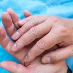 tremor nas maos parkinson