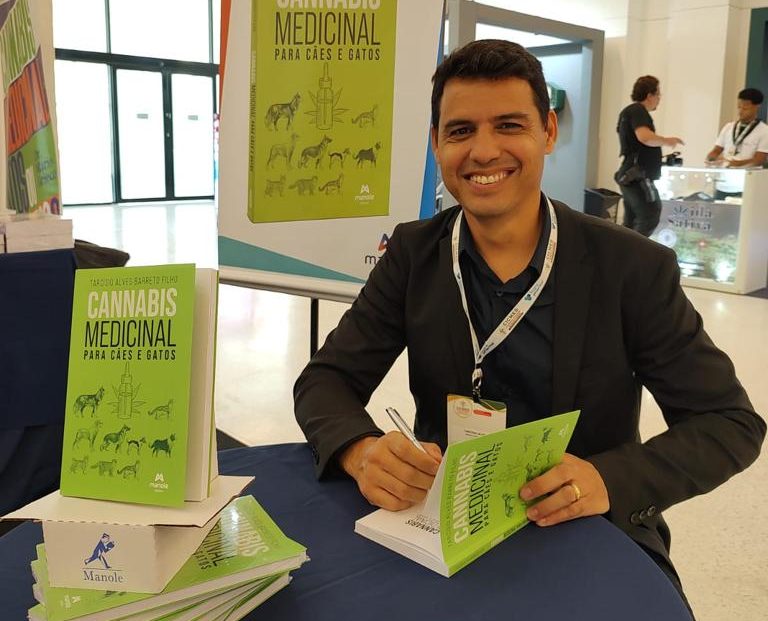 O veterinário Tarcísio Barreto lançou seu segundo livro Cannabis Medicinal para Cães e Gatos