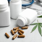 Canabidiol-e-interacoes-medicamentosas-tratamento