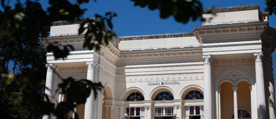 Câmara de Curitiba discute projeto de Cannabis no SUS