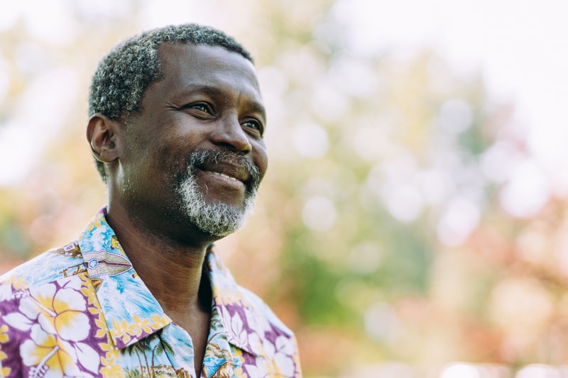 canabidiol para idosos feliz