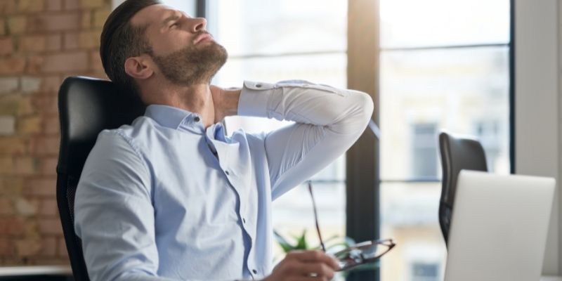 cbd para dores musculares dores musculares homem com dor na lombar