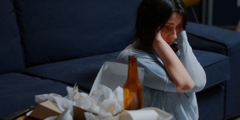 cdb para transtorno bipolar mulher sentada