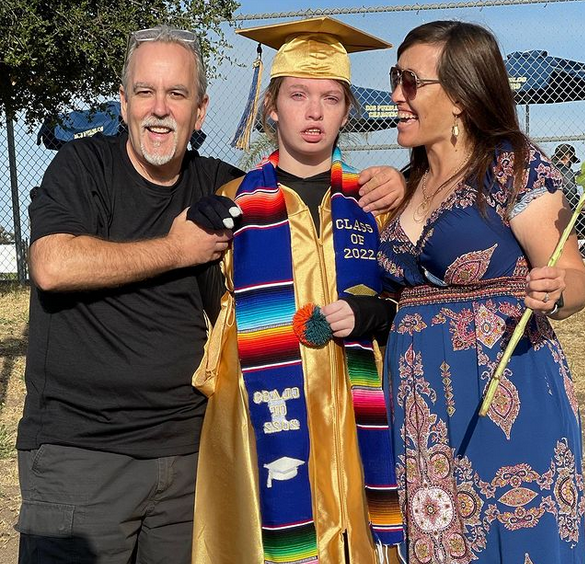 Mike Robinson conta como venceu 3 tipos de câncer com a Cannabis