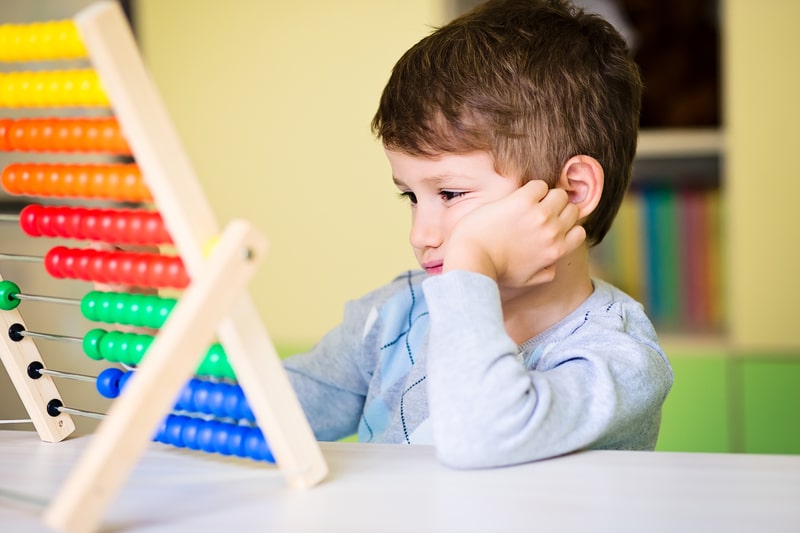 metilfenidato crianca brincando