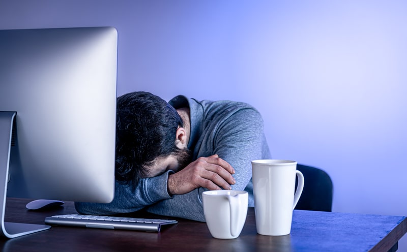 o que e fadiga homem passando mal no trabalho