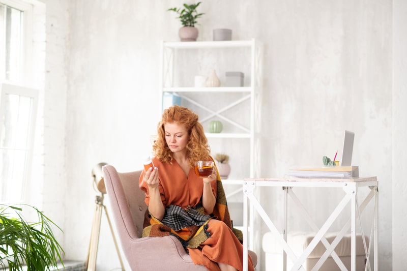 remedio para diabetes mulher bebendo cha