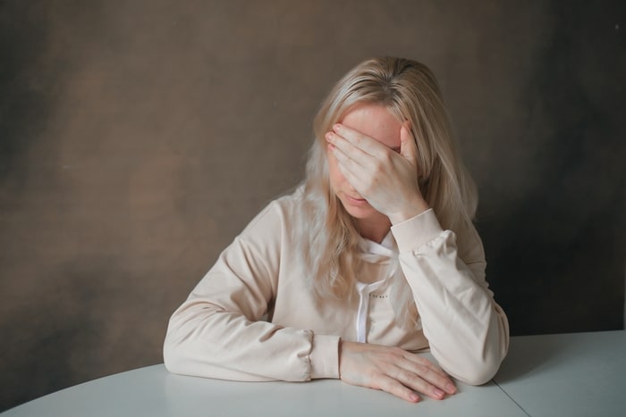 saude mental mulher sentada