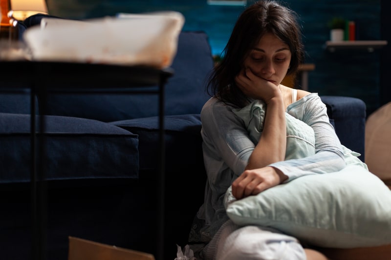 setembro amarelo mulher triste