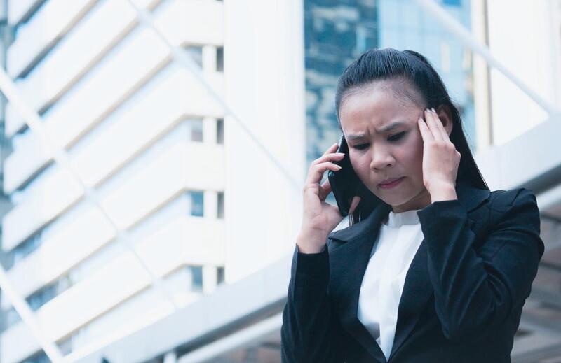 transtorno de ansiedade generalizada mulher no telefone