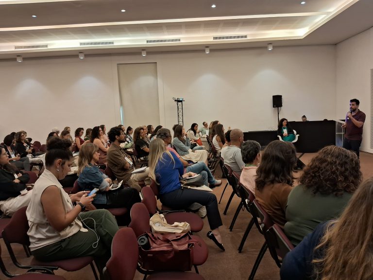 Derick Rezende falou para público curioso sobre o potencial terapêutico dos compostos da Cannabis