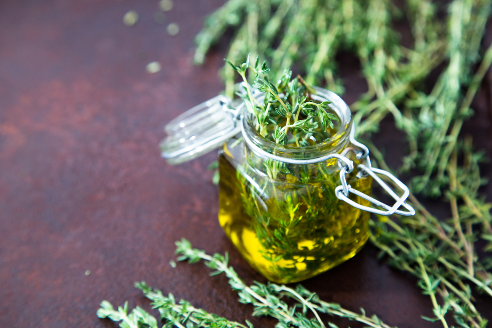 Efeito comitiva: tomilho, canabidiol e canabigerol atuam juntos no combate à inflamação da pele