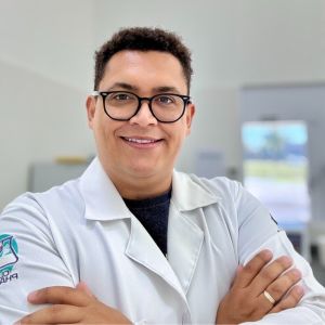 Adriel Aparecido Stoco analisou evidências científicas sobre o uso de canabinoides no manejo da dermatite atópica