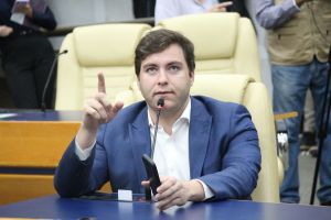 Lucas Kitão apresentou projeto sobre carteirinha para pacientes de Cannabis em Goiânia | Foto: Câmara Municipal de Goiânia