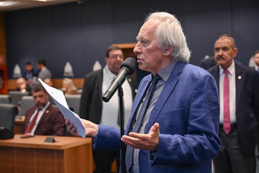Deputado Carlos Minc, autor do Projeto de Lei que prevê a distribuição de Cannabis pelo SUS no Rio de Janeiro