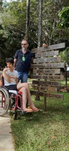 Gabriela e Adalberto Schumann buscam remédio no SUS, sem sucesso.