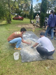 Rodrigo Segamarchi - preparando o hempcrete
