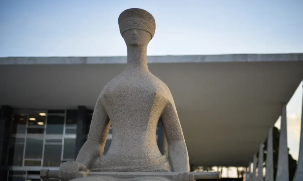 Estátua da Justiça em frente ao STF, em Brasília