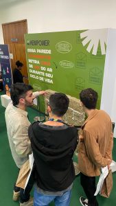 Muro de hempcrete exposto na Expocannabis Brasil