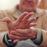 Pesquisa revela que canabidiol amplia ação da levodopa no tratamento do Parkinson