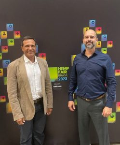 Derly José Henriques da Silva e Renato Tonini, responsáveis pelo projeto do banco de germoplasma.