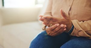 Estudo aponta benefícios de THC e CBD para fibromialgia
