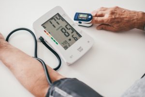 CBD e pressão arterial: revisão encontra possíveis efeitos terapêuticos