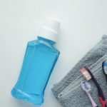 Enxaguante bucal com CBD mostra potencial contra biofilme dental