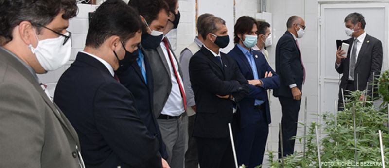 Autoridades conheceram a sede e o trabalho da ONG (Foto: TRF5)