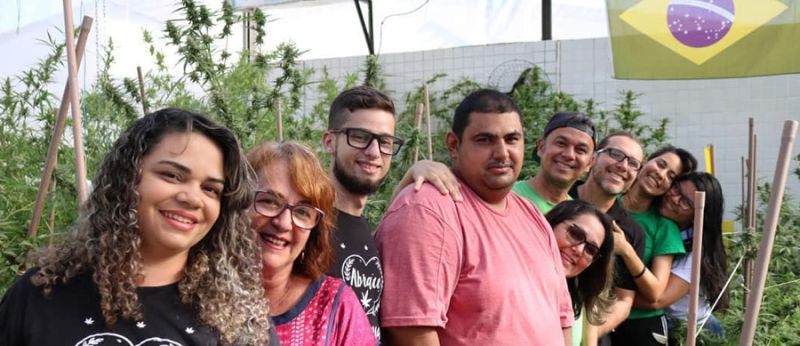 Associados da Abrace conhecem o cultivo das plantas (Arquivo Pessoal)